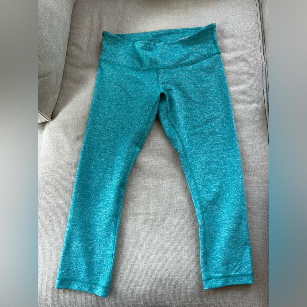 lululemon blue turquoise capri tights size 8 like new